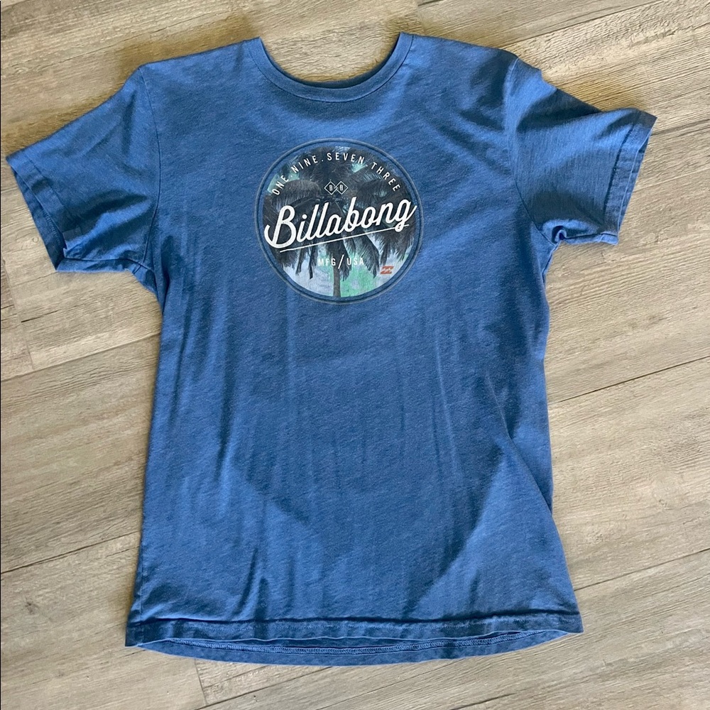 Billabong Tailored T-shirt. Premium 50/50 poly/cotton. Youth XL